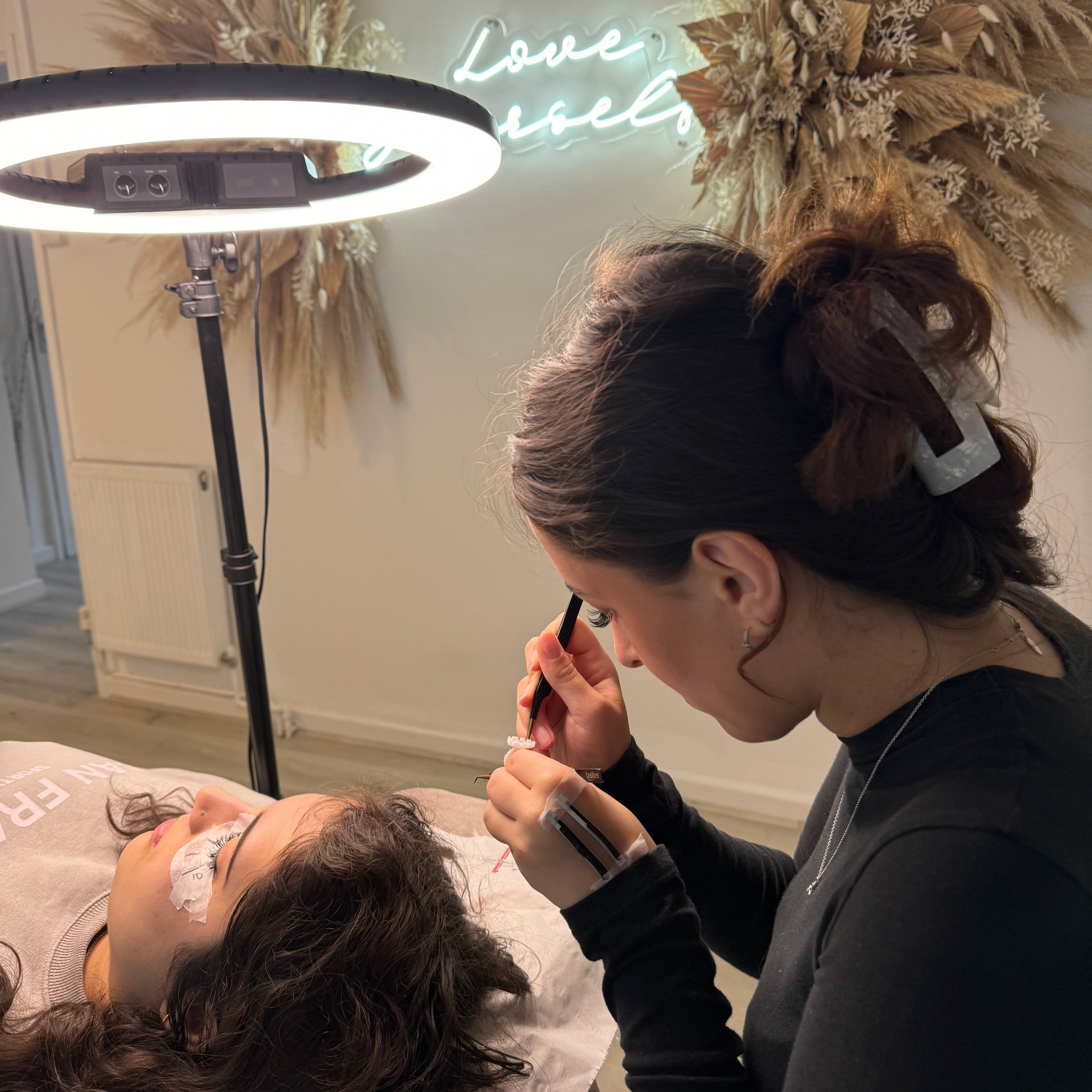 Student practicing handmade volume fans during 1-to-1 lash training in Reading