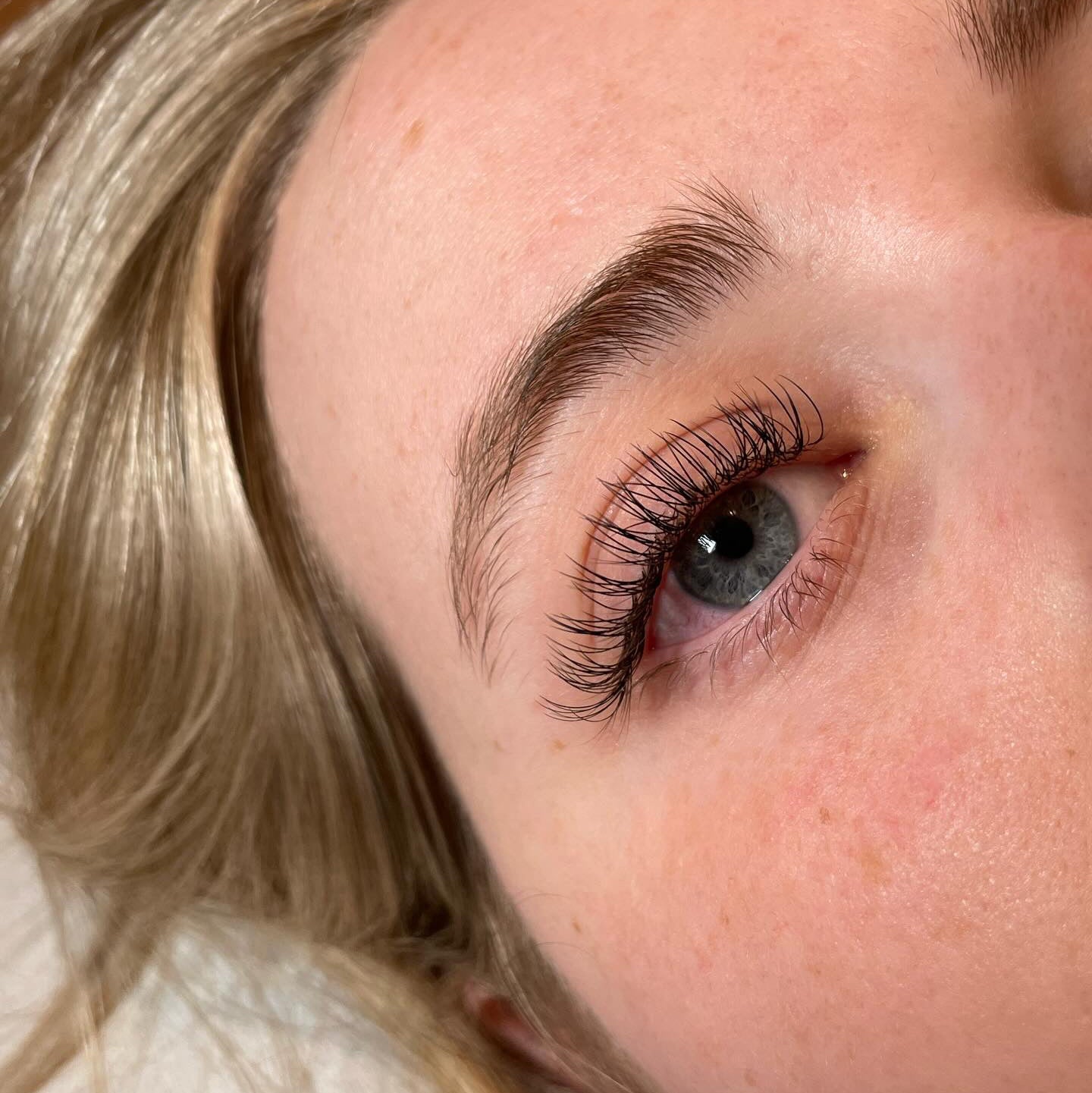Accredited classic lash extension course setup in Berkshire