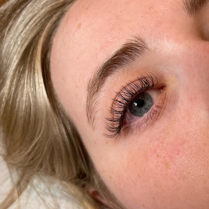 Accredited classic lash extension course setup in Berkshire