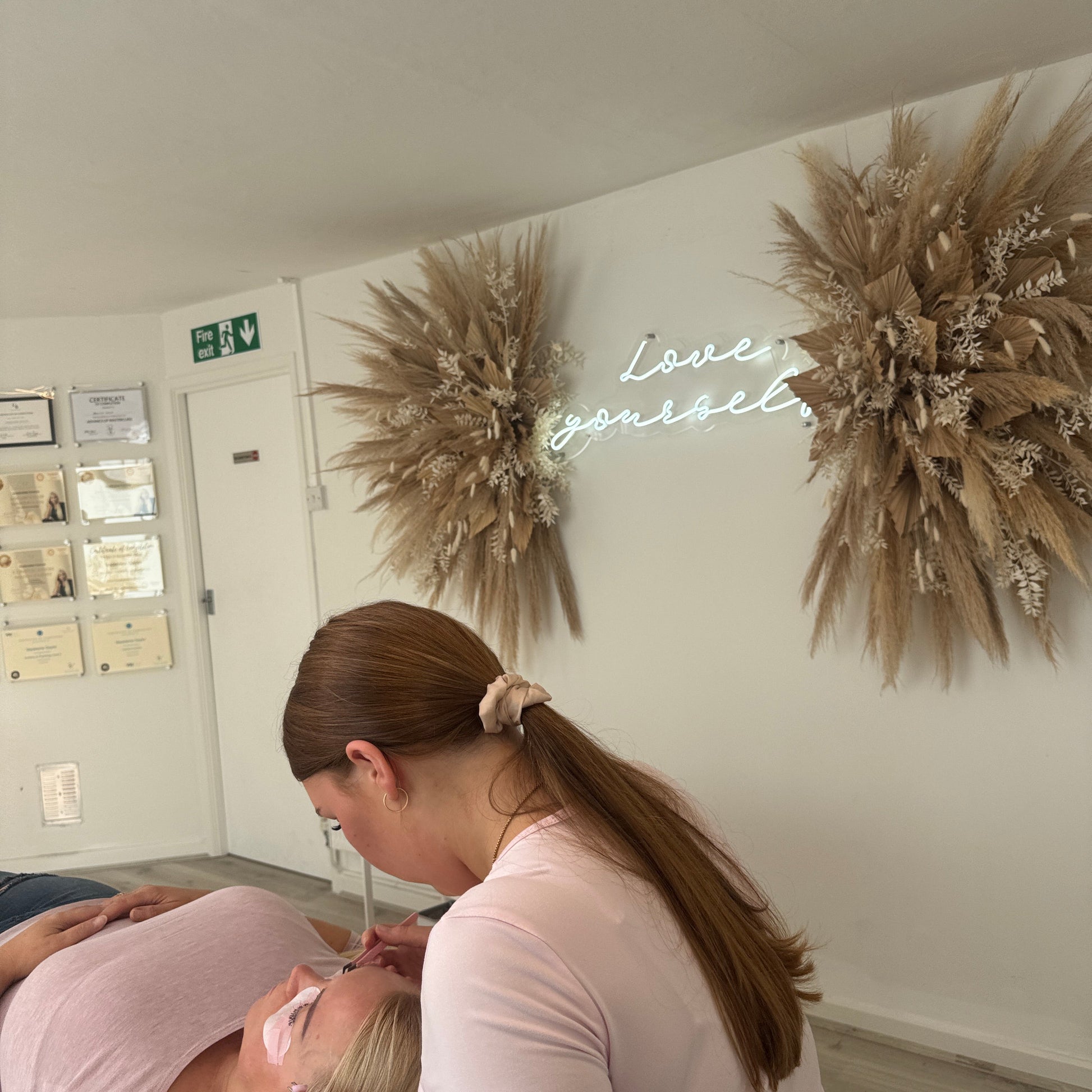 Student completing beginner classic lash course in Reading