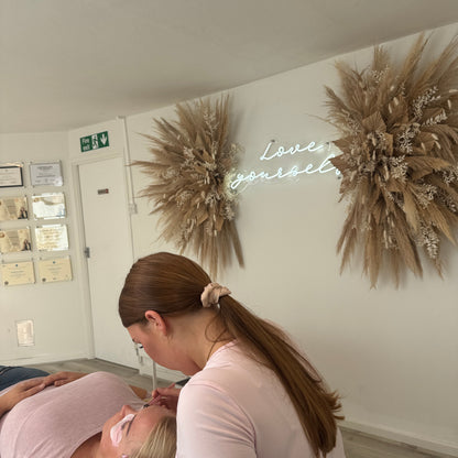 Student completing beginner classic lash course in Reading